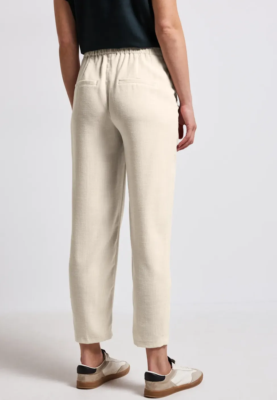 Chino avec détail de boutons