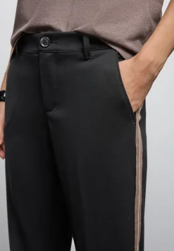 Chino avec détails en bande