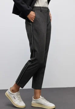 Chino avec détails en bande