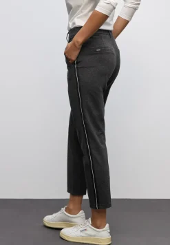 Chino avec détails en bande