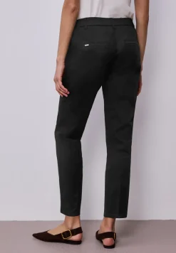 Chino en coupe casual dans une qualité douce