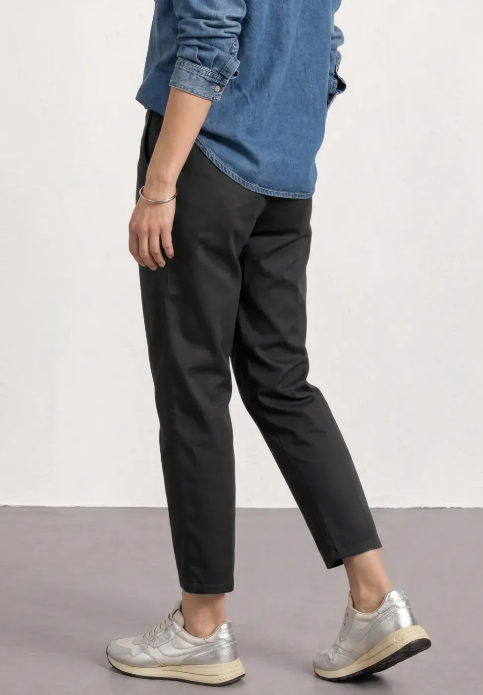 Chino en coupe casual dans une qualité douce