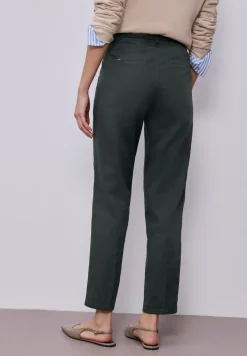 Chino en coupe casual dans une qualité douce