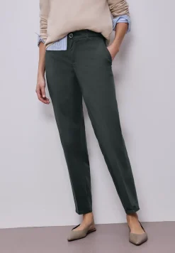 Chino en coupe casual dans une qualité douce