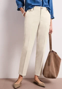 Chino en coupe casual dans une qualité douce