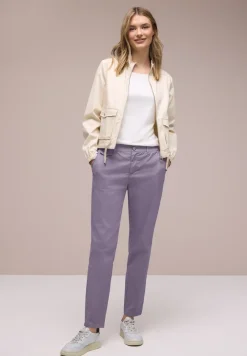 Chino en coupe casual dans une qualité douce