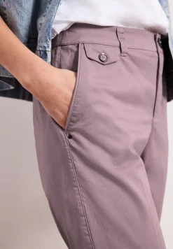 Chino en coupe casual dans une qualité douce