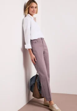 Chino en coupe casual dans une qualité douce