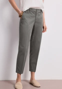 Chino en coupe casual dans une qualité douce