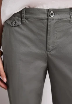Chino en coupe casual dans une qualité douce