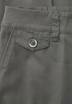 Chino en coupe casual dans une qualité douce