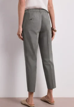Chino en coupe casual dans une qualité douce