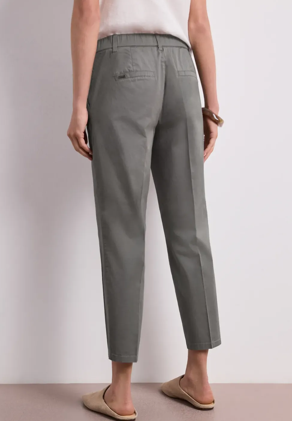 Chino en coupe casual dans une qualité douce