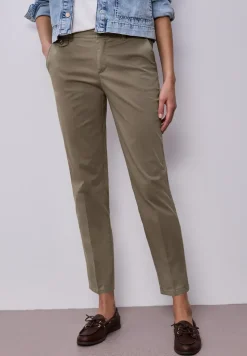 Chino en coupe casual dans une qualité douce