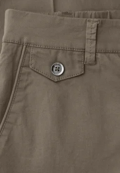 Chino en coupe casual dans une qualité douce