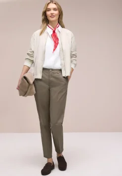 Chino en coupe casual dans une qualité douce
