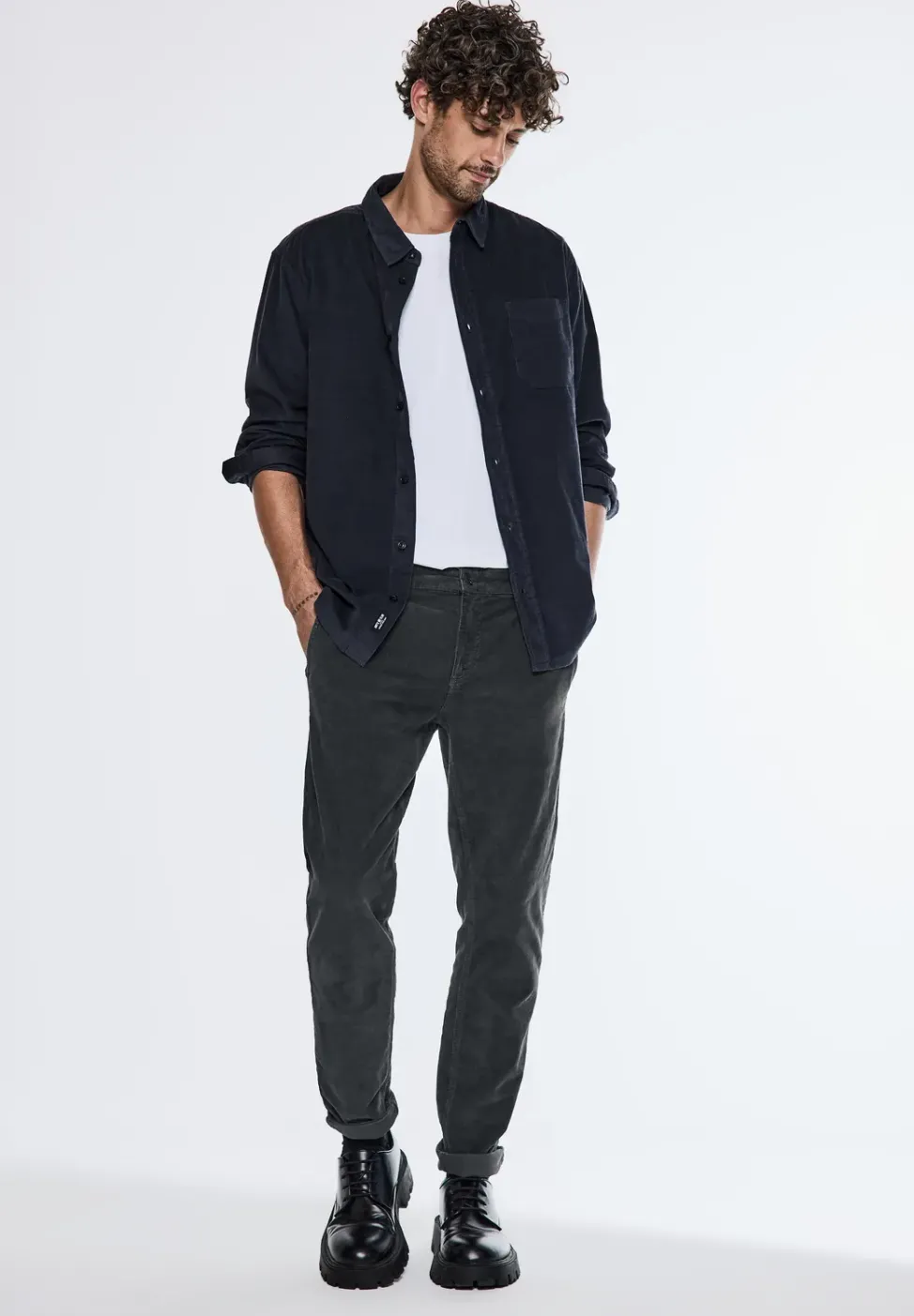 Chino en velours côtelé
