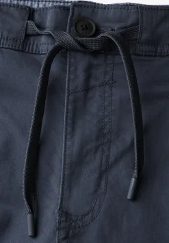 Chino à la coupe décontractée