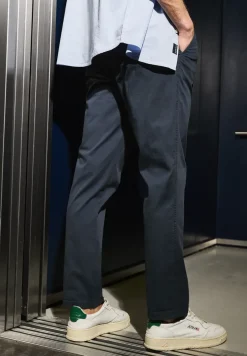 Chino à la coupe décontractée