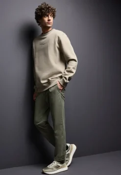 Chino à la coupe décontractée