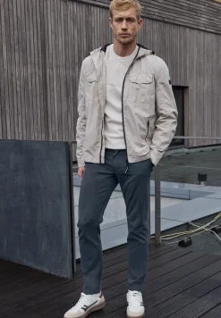 Chino souple au look délavé