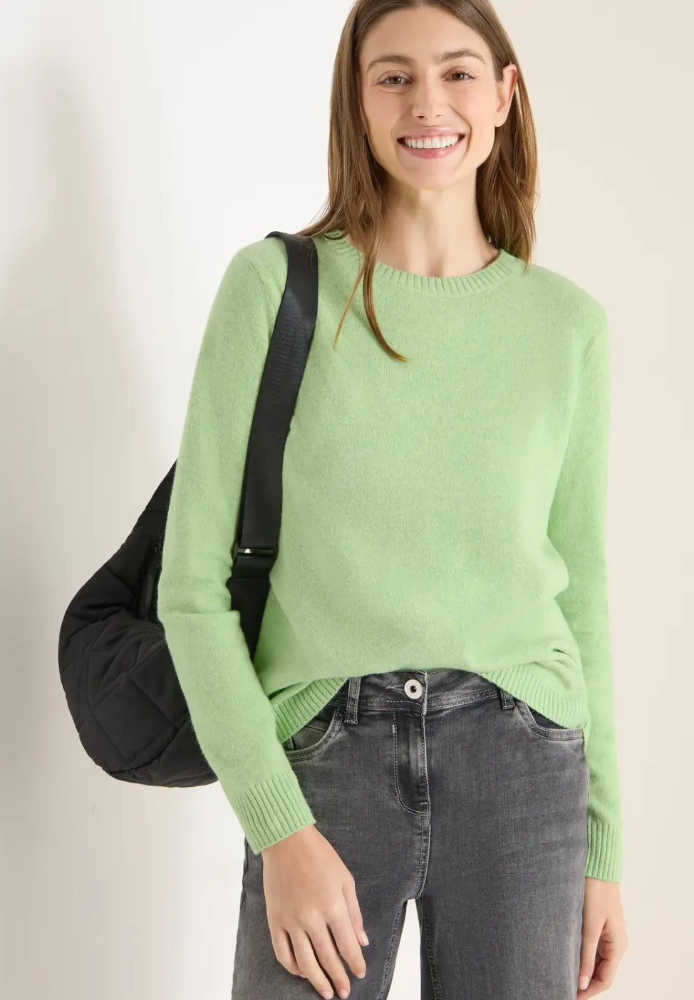 Doux pull-over en couleur unie