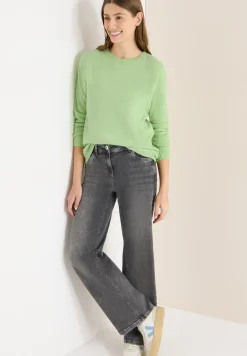 Doux pull-over en couleur unie