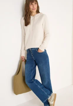 Doux pull-over en maille bouclette
