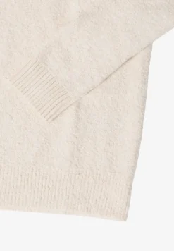 Doux pull-over en maille bouclette