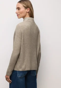 Doux pull-over structuré