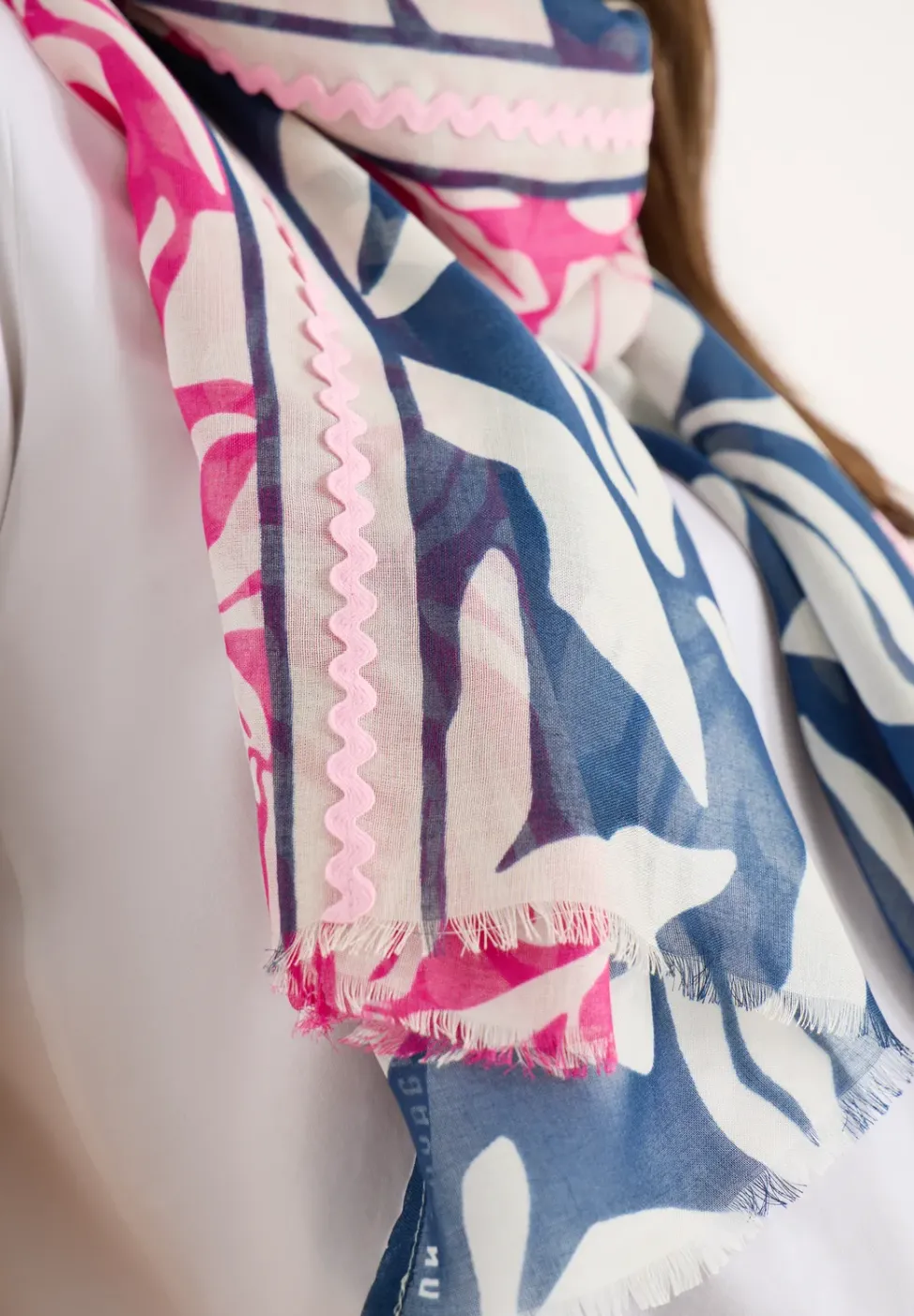 Foulard avec détail tape