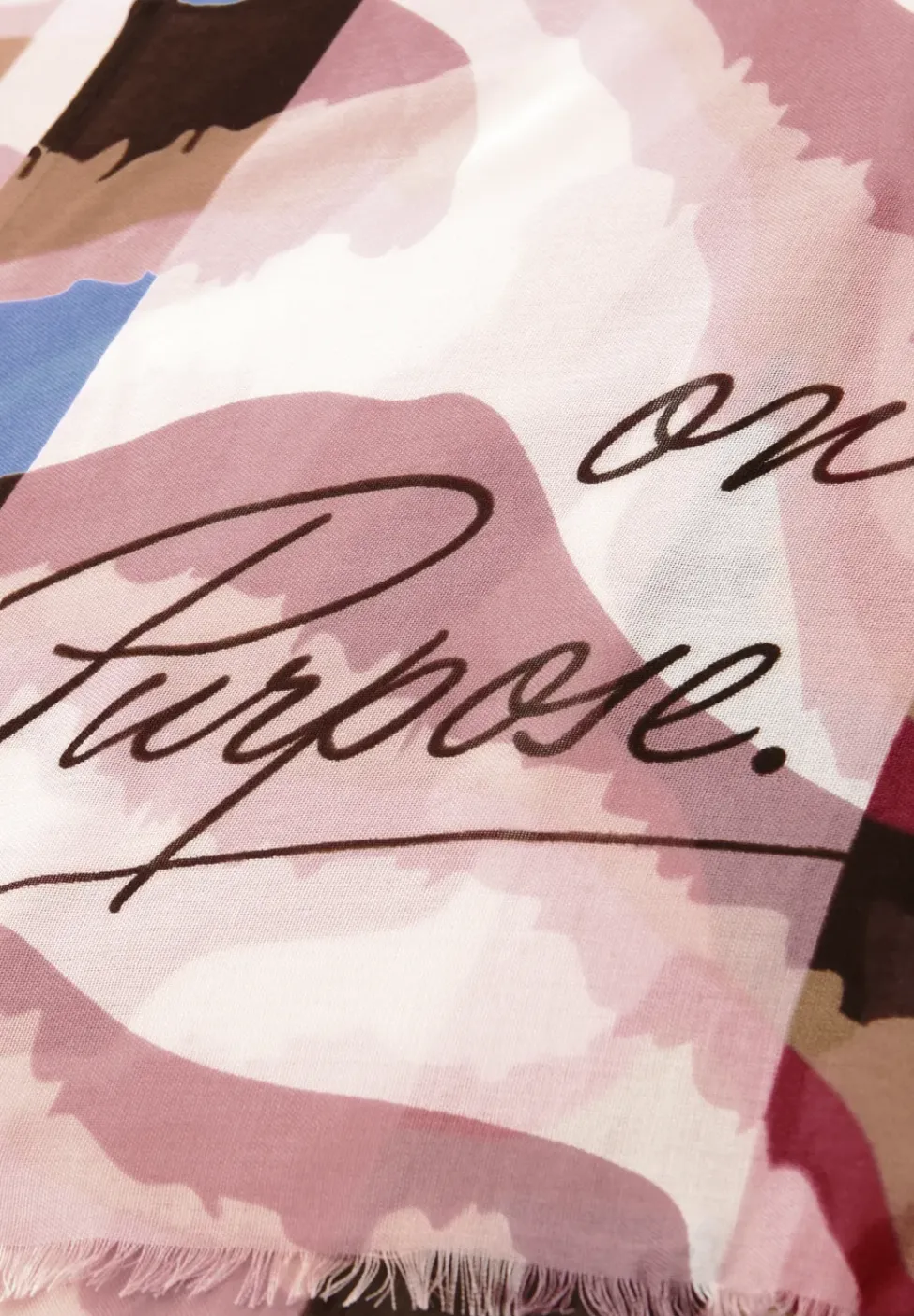 Foulard avec motif multicolore et wording