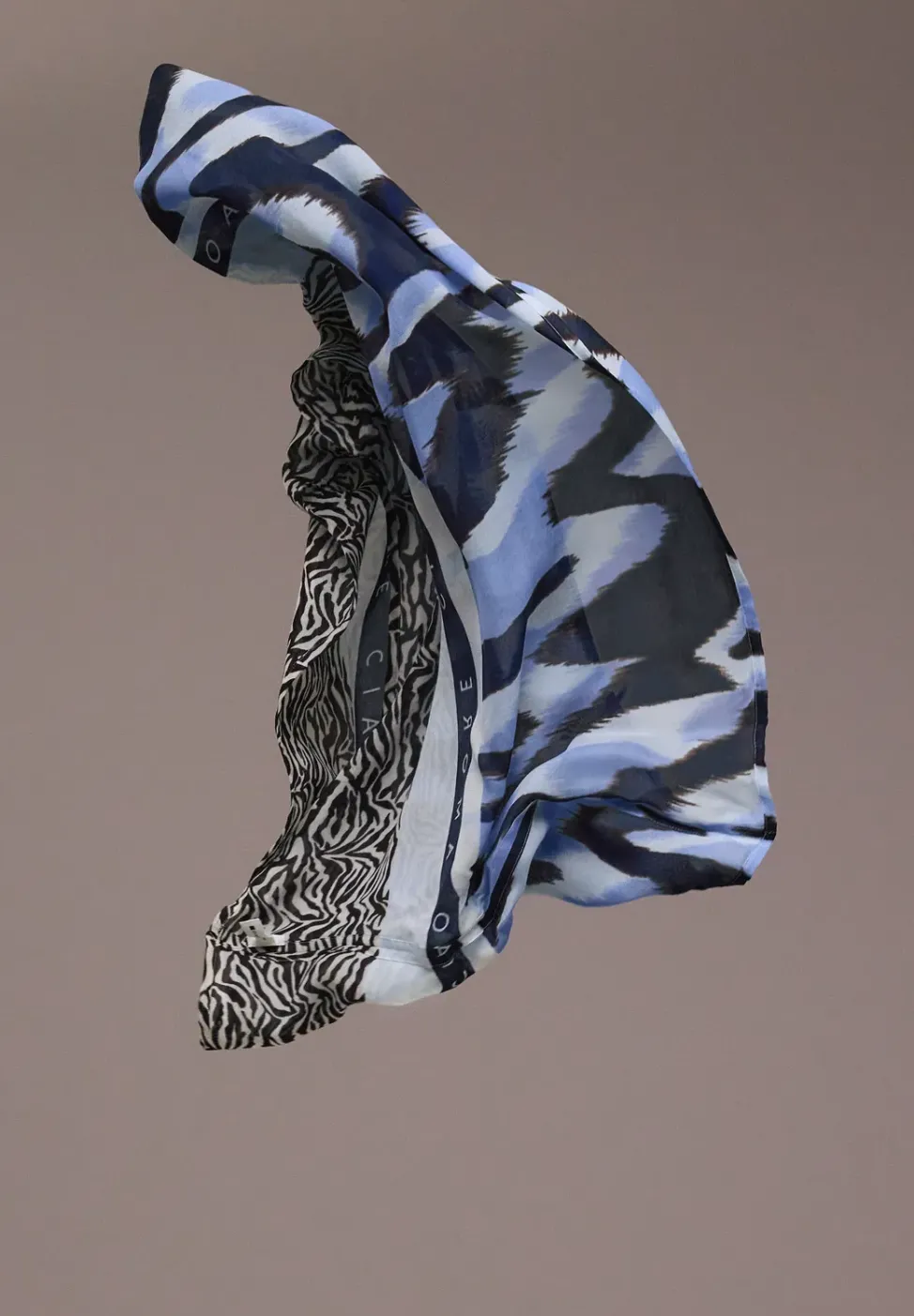 Foulard loop en modal avec mélange de motifs