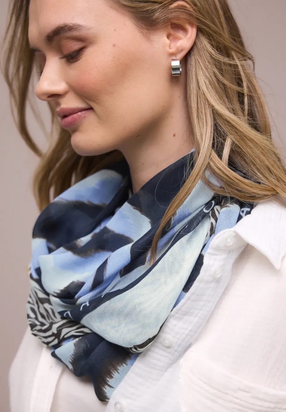 Foulard loop en modal avec mélange de motifs