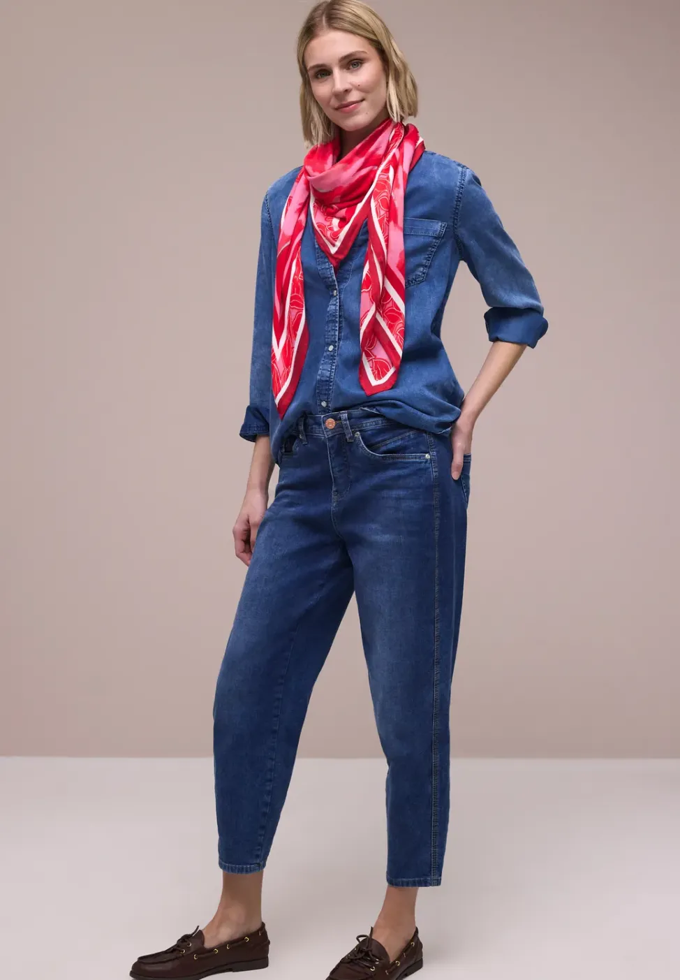 Foulard à motif floral