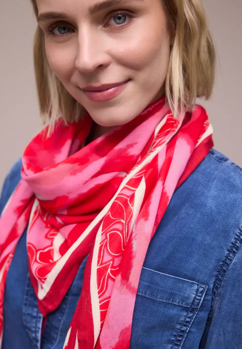 Foulard à motif floral