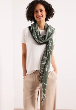 Foulard triangulaire avec impression de feuilles
