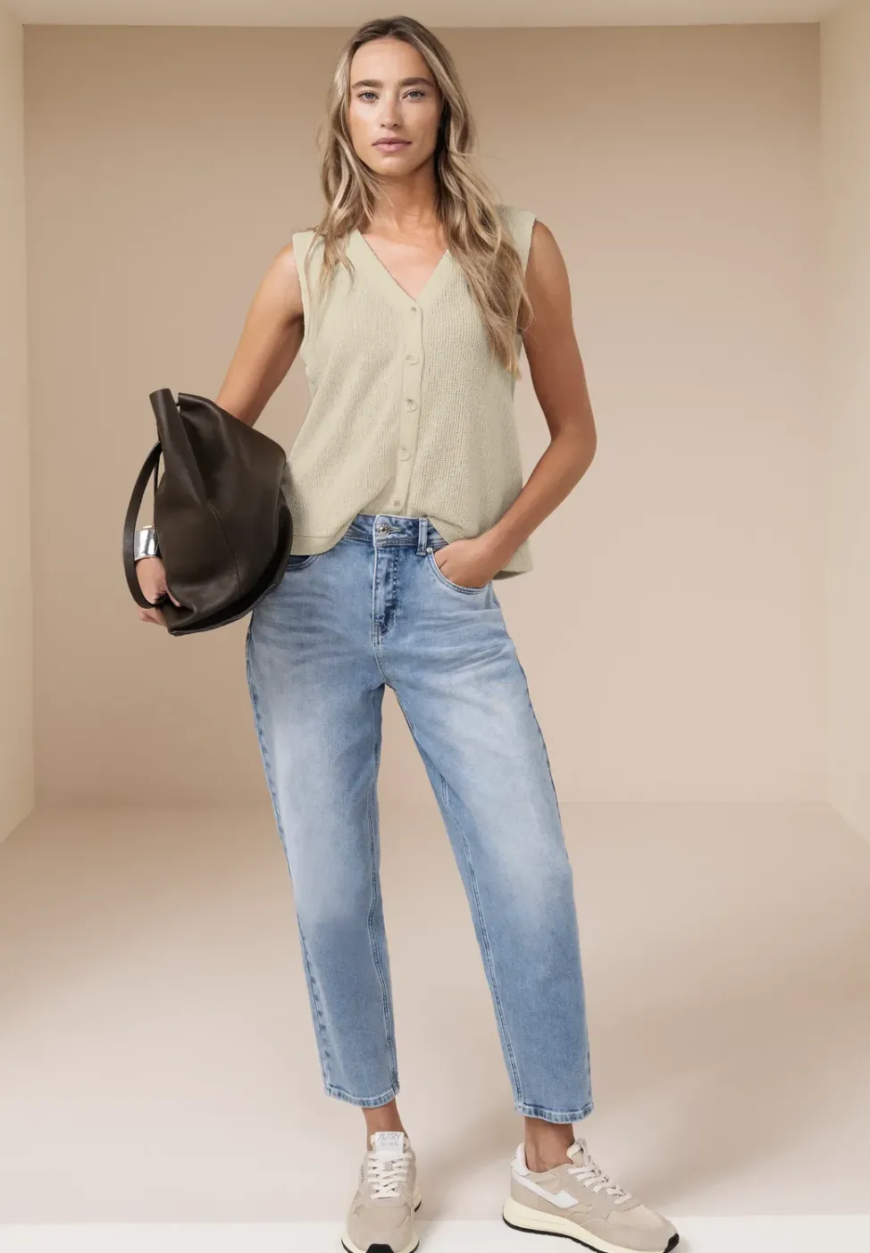 Gilet avec col en V dans un look tricoté