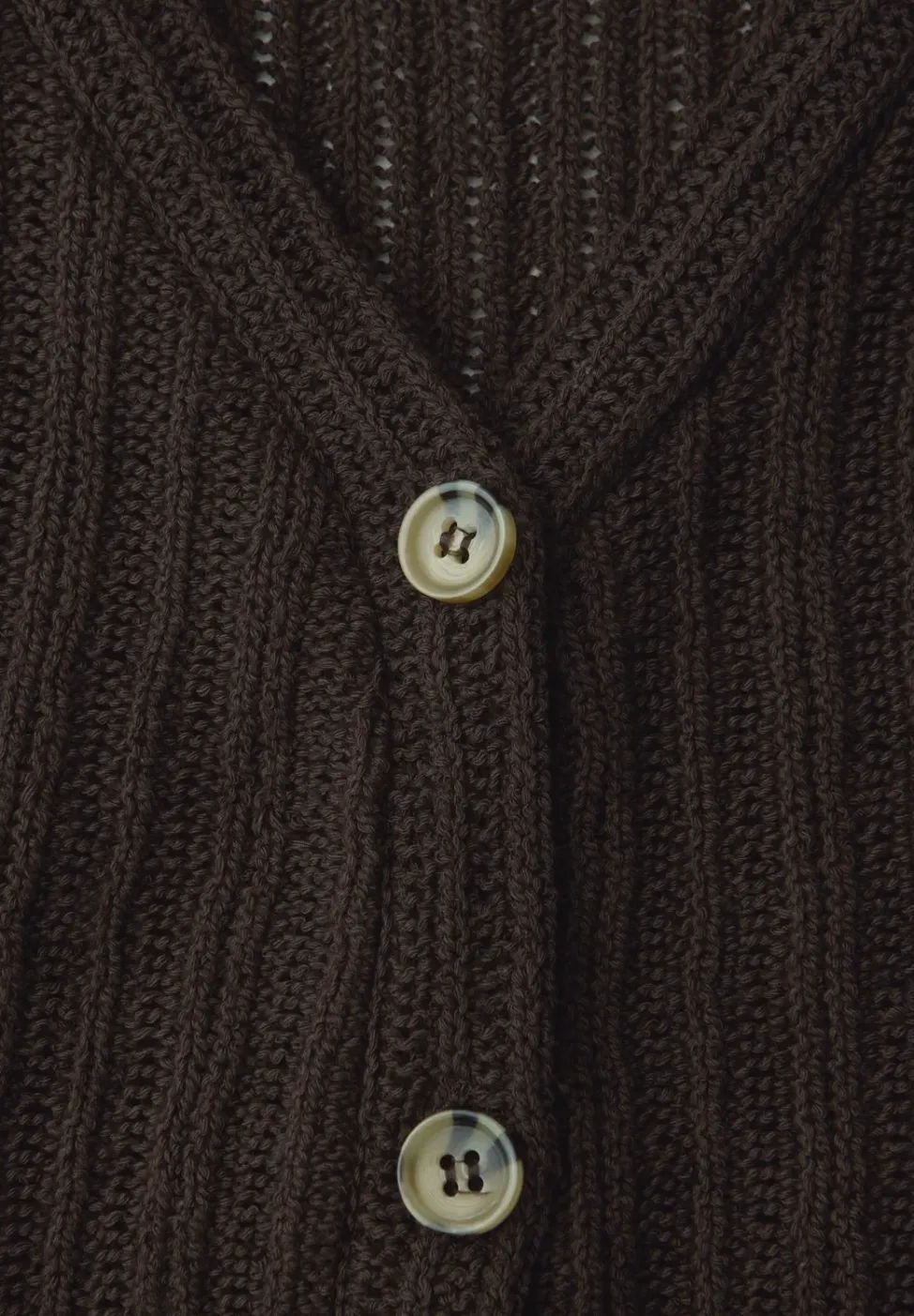 Gilet avec col en V et patte de boutonnage
