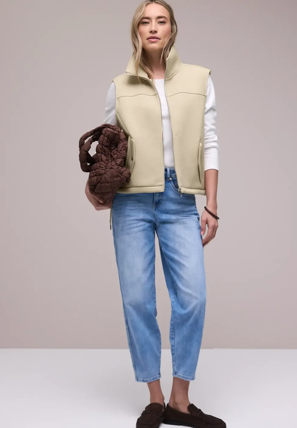 Gilet court avec cordon de serrage