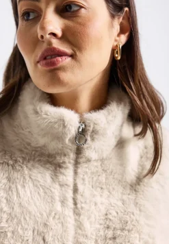 Gilet doux à l'aspect fourrure