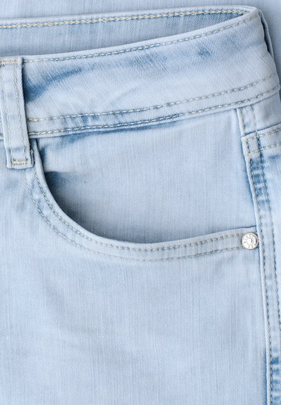 Jean coupe droite avec ourlet frangé