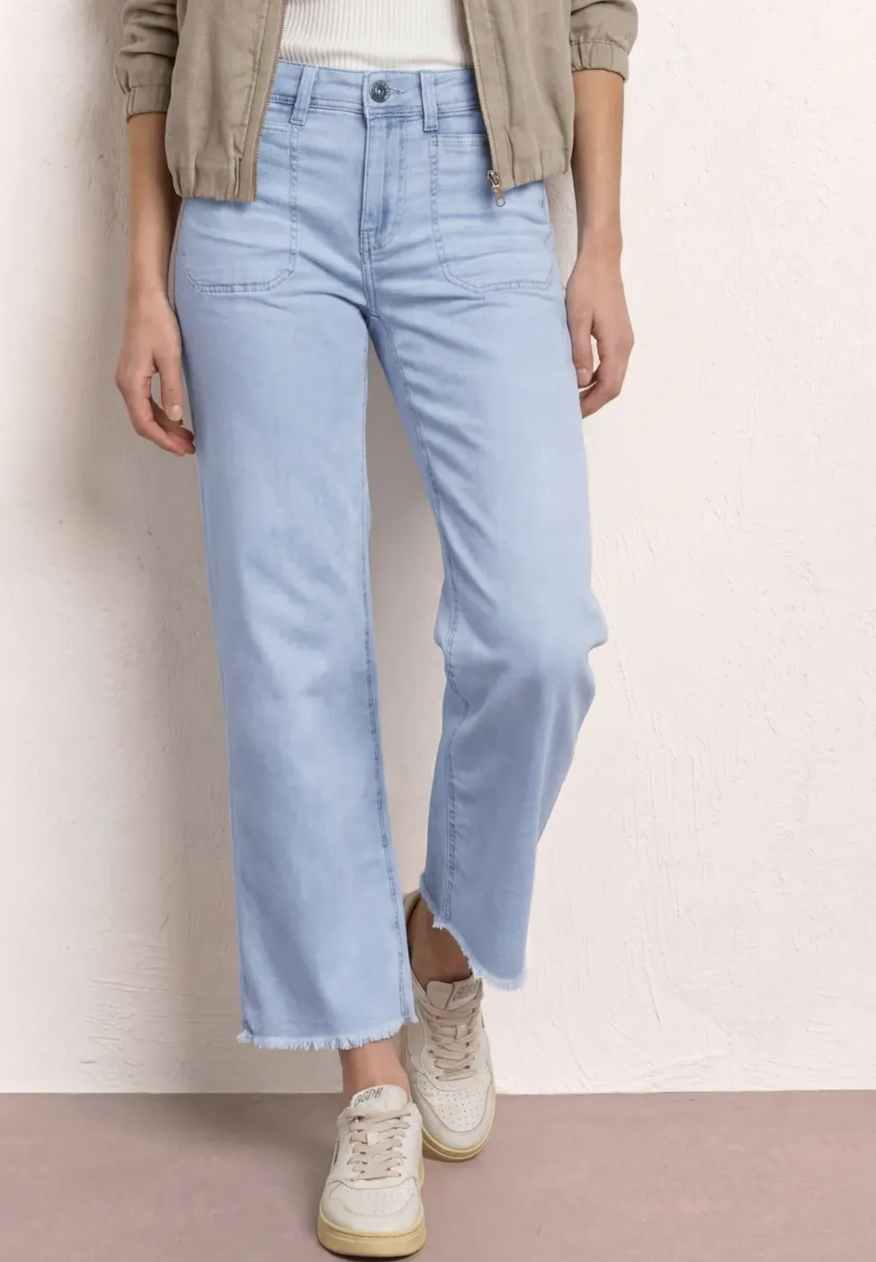 Jean jambes larges avec ourlet frangé