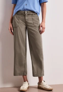 Jeans ample avec ceinture décorative