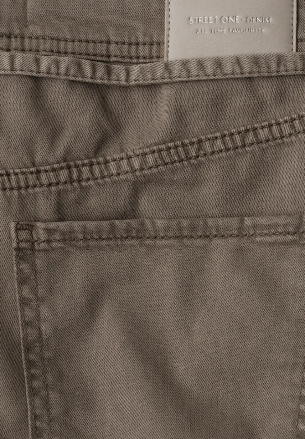 Jeans ample avec ceinture décorative