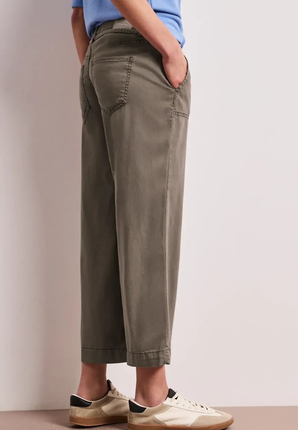 Jeans ample avec ceinture décorative