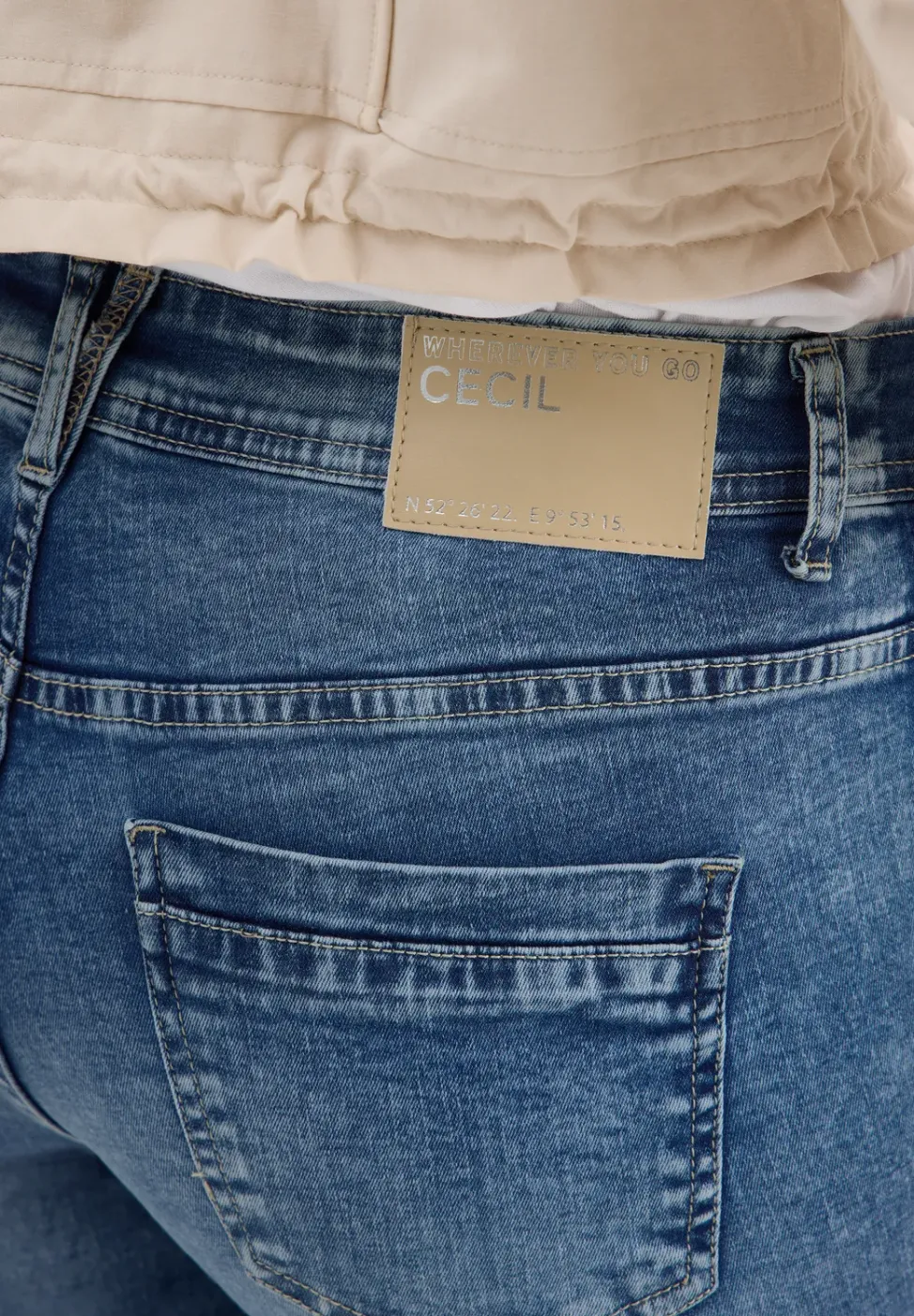 Jeans à galons