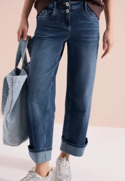 Jeans jambes larges à taille haute et coupe slim
