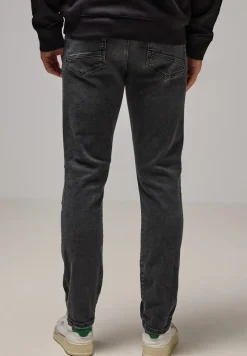 Jeans à la coupe régulière