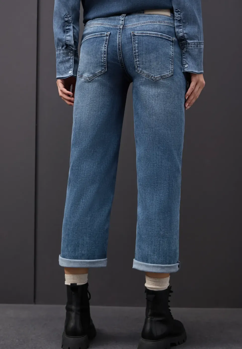 Jeans look destroy